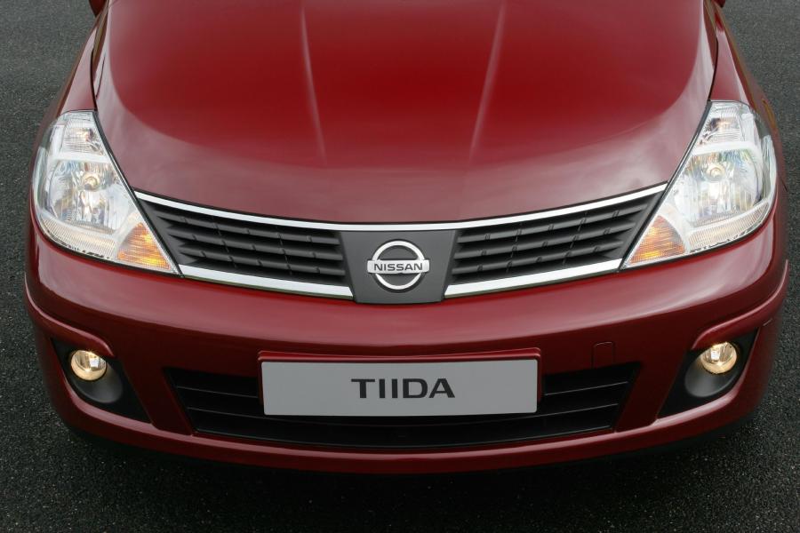  Nissan Tiida 2005 года  (фото 17 из 52)